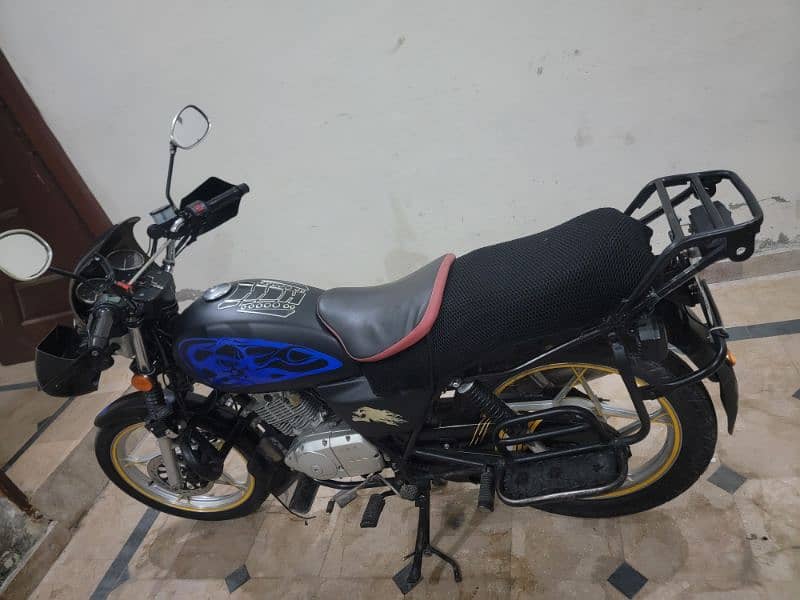 Suzuki GS 150 SE 8