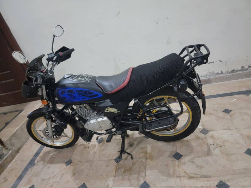 Suzuki GS 150 SE 9