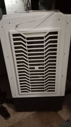 I zone cooler good condition model 9000 urgent sale