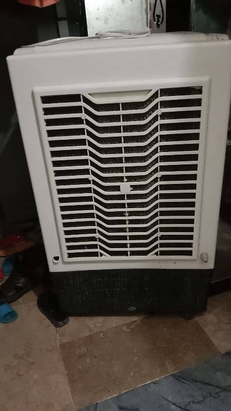 I zone cooler good condition model 9000 urgent sale 1