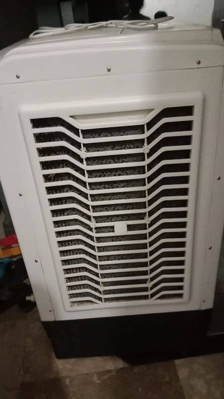 I zone cooler good condition model 9000 urgent sale 2