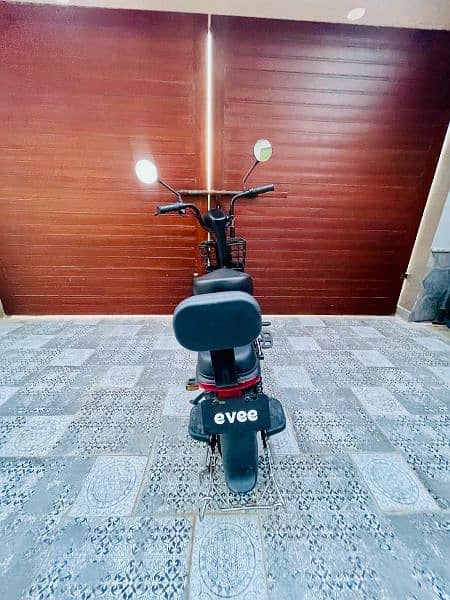 evee scooty 4