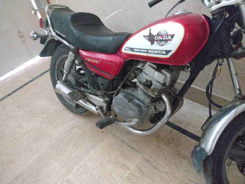 Honda CM125 japanese twin cylinder 1