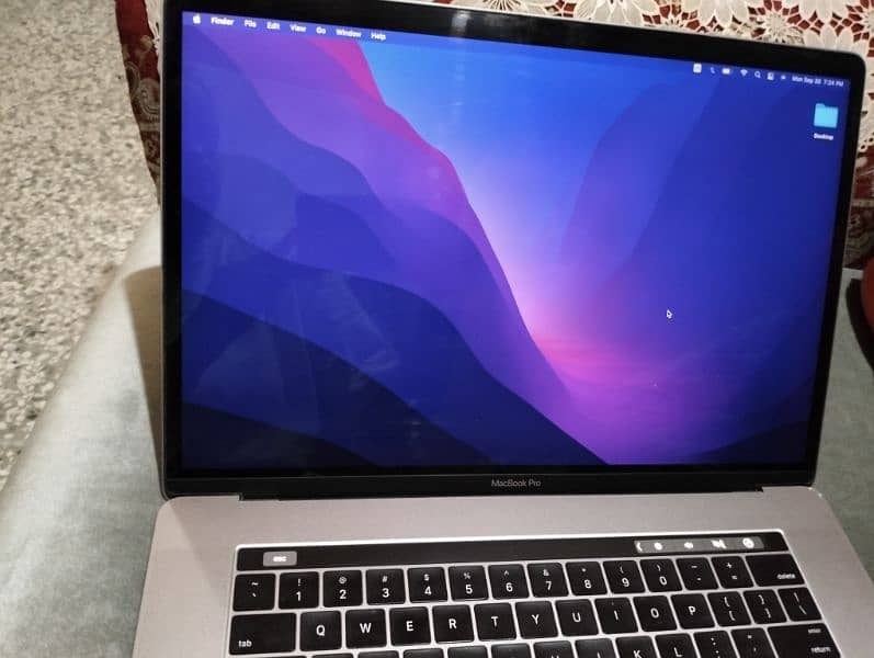 MacBook Pro 2016 with Touch Bar 5