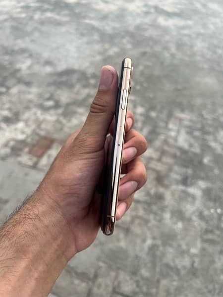 IPhone Xs gold 64gb Pta approved 4