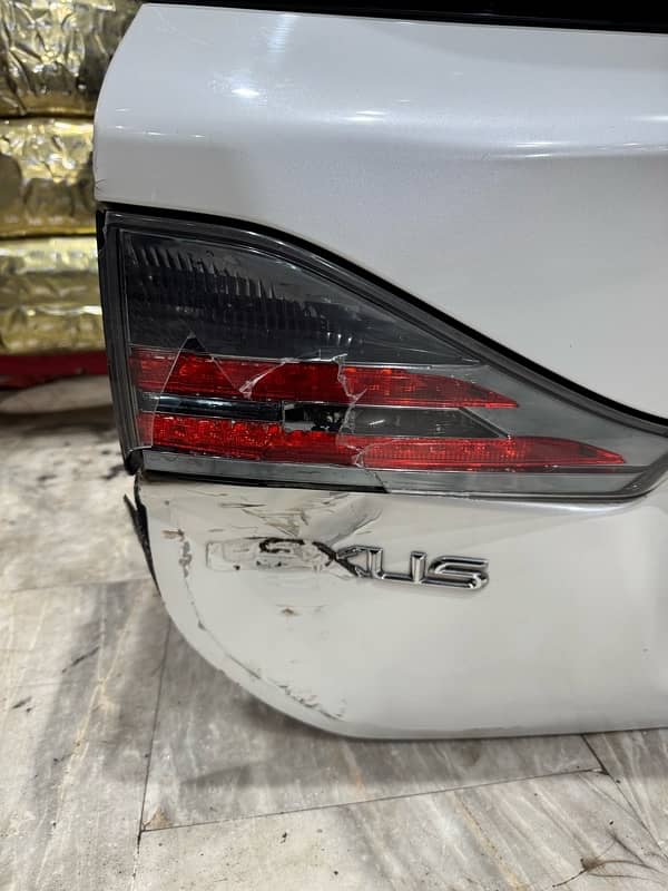 LEXUS CT200h 2011 trunk 1