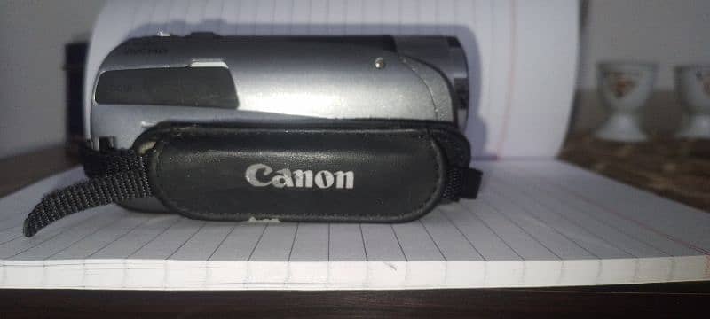 Canon HF-R200

just few hours use 10