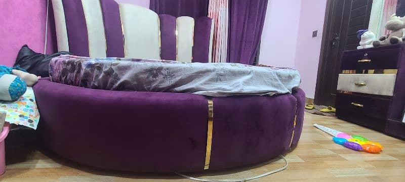 Round bed set with Matress 4