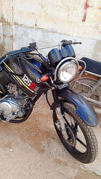 new condition hai only 5000 KM meter Chali hai 1