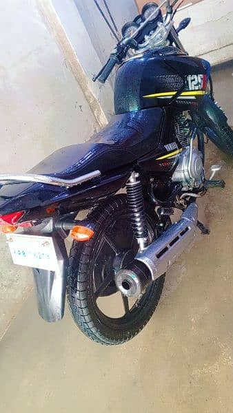 new condition hai only 5000 KM meter Chali hai 2