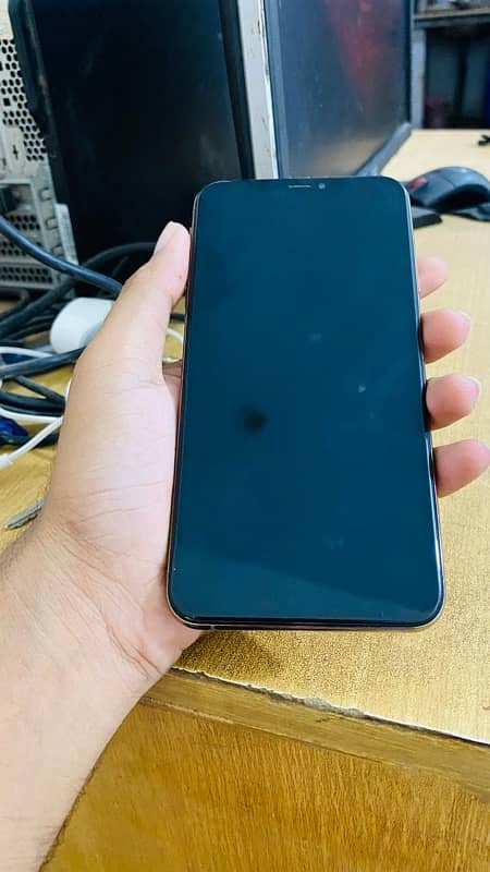 Iphone XS max , 256 GB , official pta approve with box 2