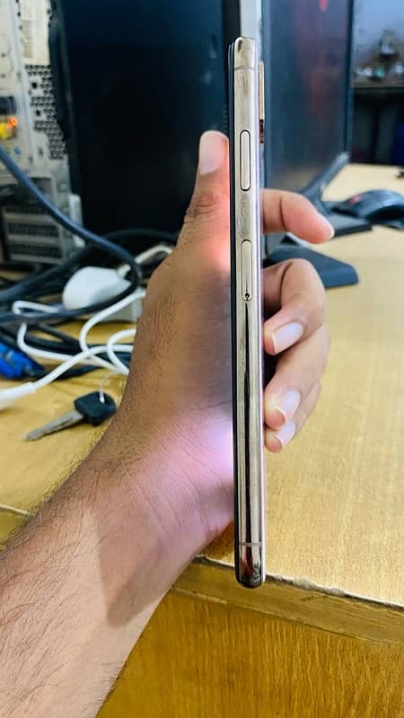 Iphone XS max , 256 GB , official pta approve with box 4