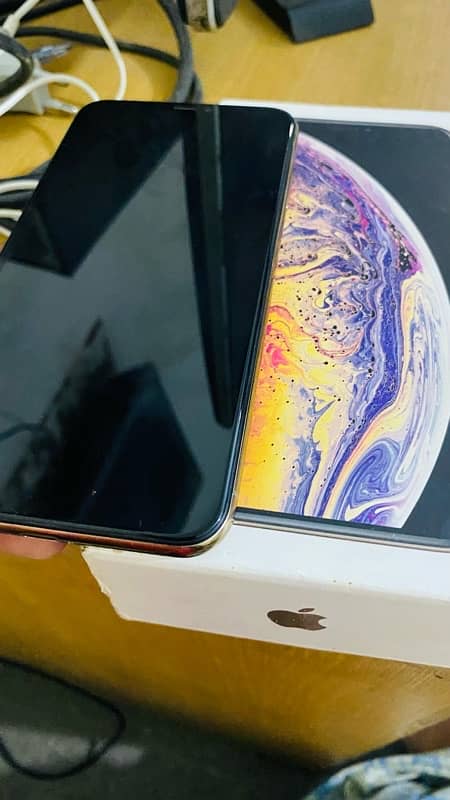 Iphone XS max , 256 GB , official pta approve with box 5