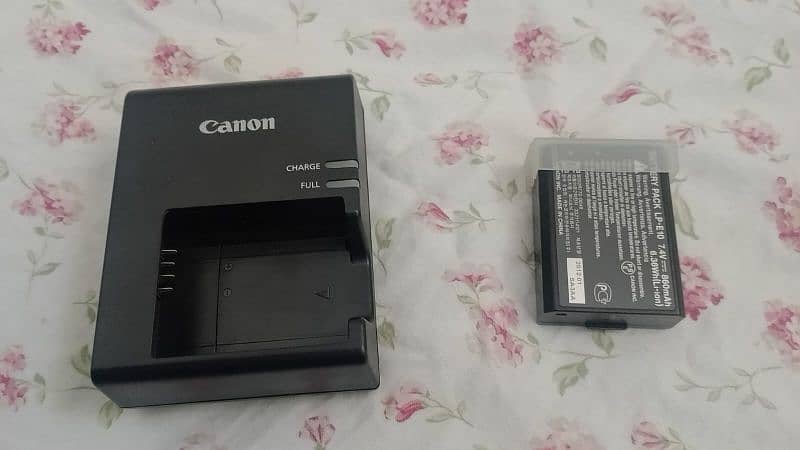 Canon 1300D Camera 3