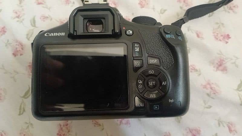 Canon 1300D Camera 4