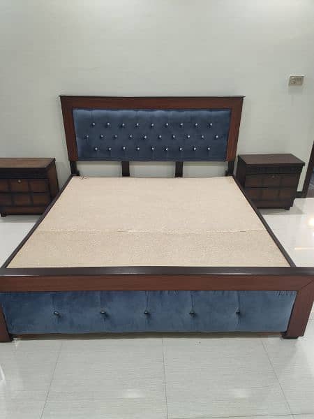 Queen size Wooden Bed With Spring Mattress And Two side Tables. 5