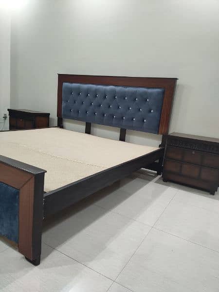 Queen size Wooden Bed With Spring Mattress And Two side Tables. 7