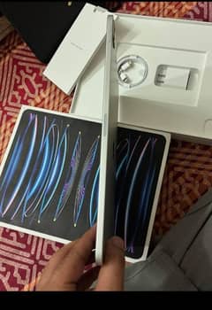 iPad m4 pro with box  256gb model 2024 urgent sale krna ha