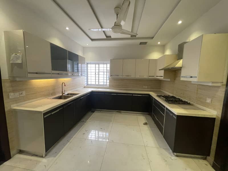 4 Kanal House With Basement Golf Veiw & Lawn Availabel For Rent In DHA Phase 6 Raya 11