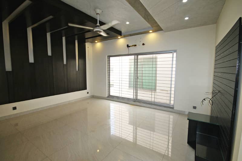 10 Marla House Availabel For Rent In DHA Phase 5 20