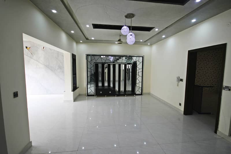 10 Marla House Availabel For Rent In DHA Phase 5 36