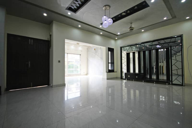 10 Marla House Availabel For Rent In DHA Phase 5 37