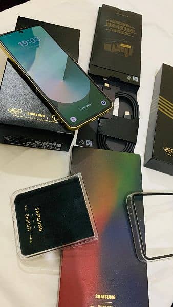 Samsung Galaxy Z Flip 6 12/512Gb Gold Olympic Limited Edition* 1