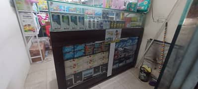 counter glass and wood solid full furnished counter for sale