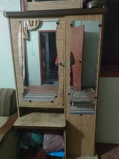 2 year used One side single mirror broke