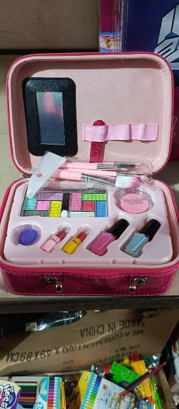 makeup box LOL BARBIE 0