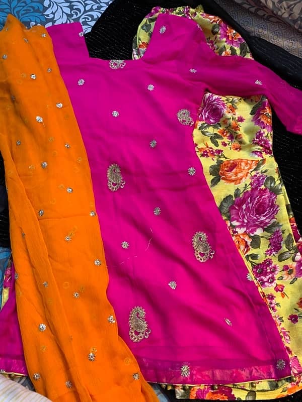 "Pre-Loved Three-Piece Outfit Perfect for Mehendi – Elegant & Stylish" 1