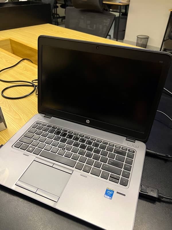 hp i7 5th gen 9/10 condition 1