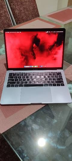 MacBook pro 2017 i5 13 inch Retina Display 0