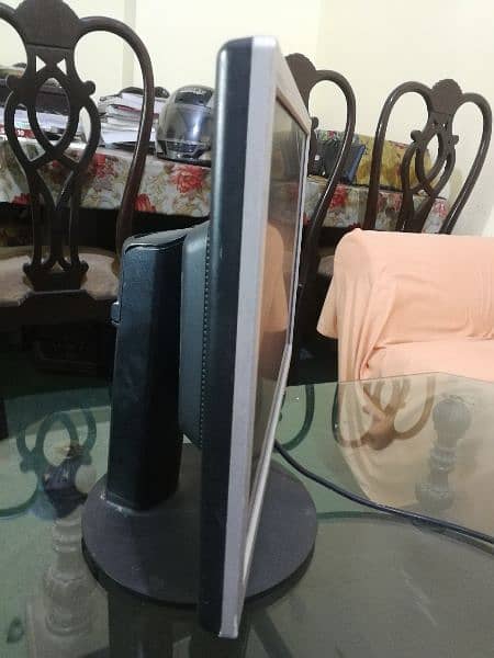 LG MOINITOR 19' INCHES FOR SALE 2