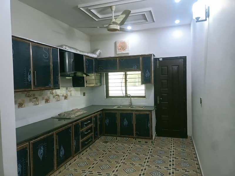 1 KANAL LOWER PORTION LOCK UPPOER PORTION HOUSE FOR RENT IN BAHRIA TOWN LAHORE 7