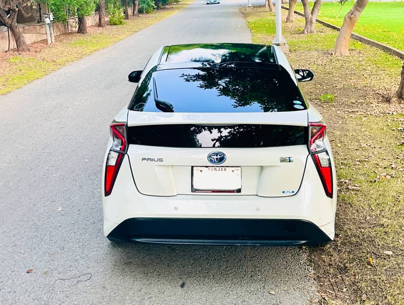 Toyota Prius 2017 A Touring section 9