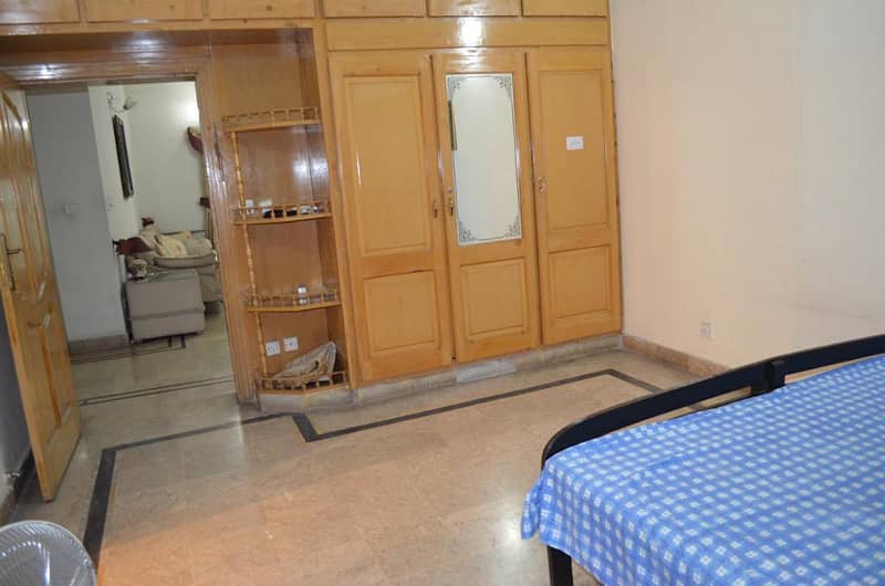 1 kanal separate Ground Floor Available For Rent 25