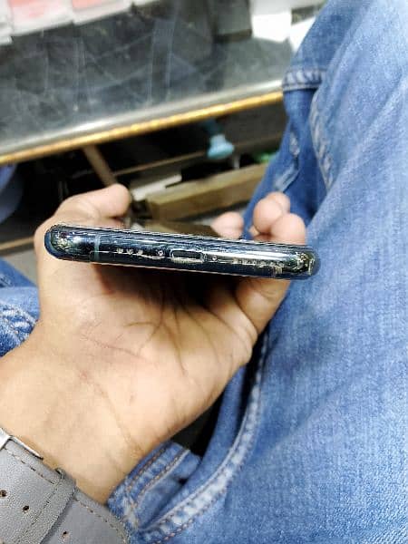 iPhone 11 pro 256gb PTA APPROVED 1