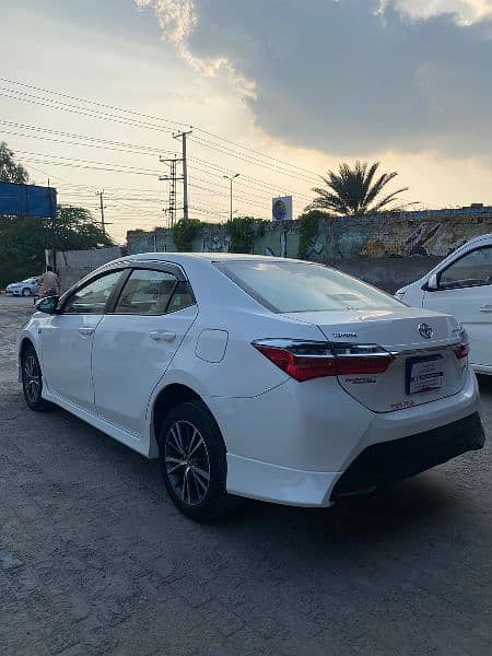 Toyota Corolla Altis 2022 1:6 auto 12