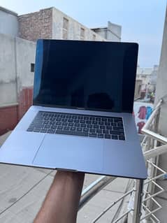 MacBook Pro 2019 15 inch 16GB RAM 512GB SSD