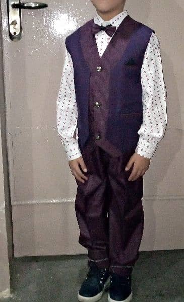 one time 3 piece suit for 7 to 9 years child with delivery charges 0