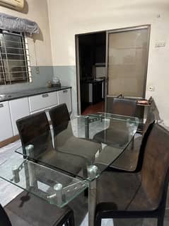 Dining table extendable for 6 to 8 persons