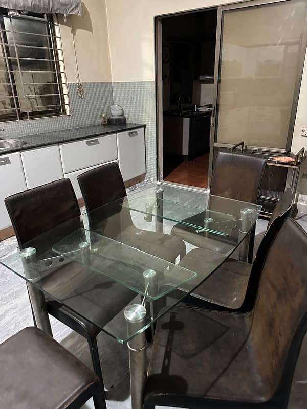 Dining table extendable for 6 to 8 persons 2