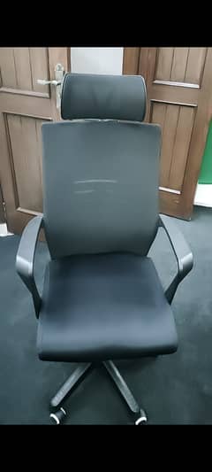 Office chair 9.5/10 almost new