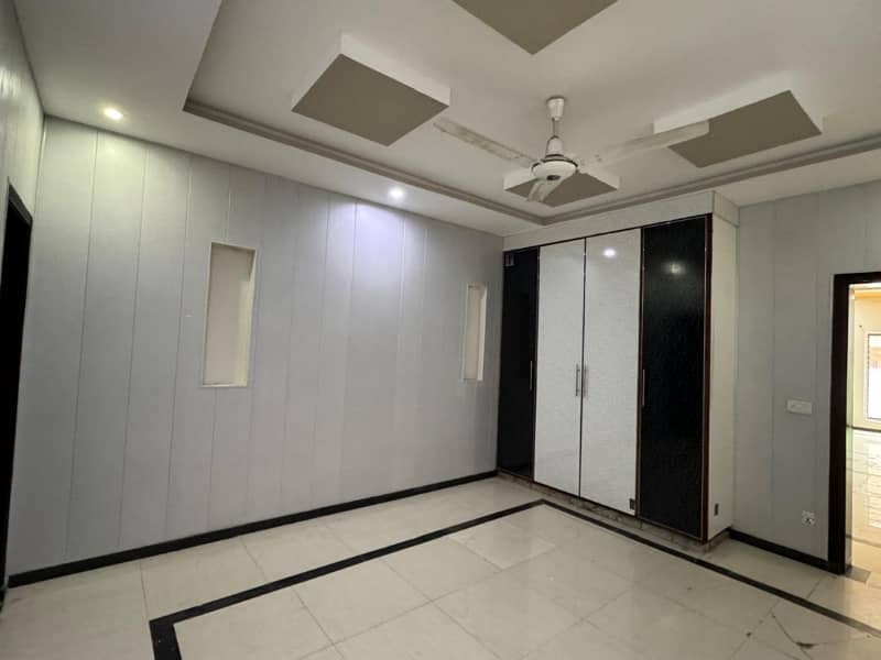 10 Marla Slightly Used Good Condition House For Sale In OVERSEAS Block BAHRIA Town Lahore 19