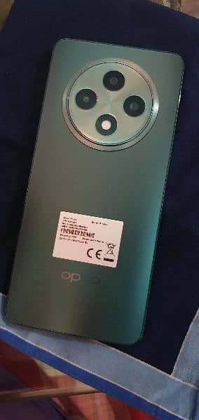 OPPO Reno 12 F 4