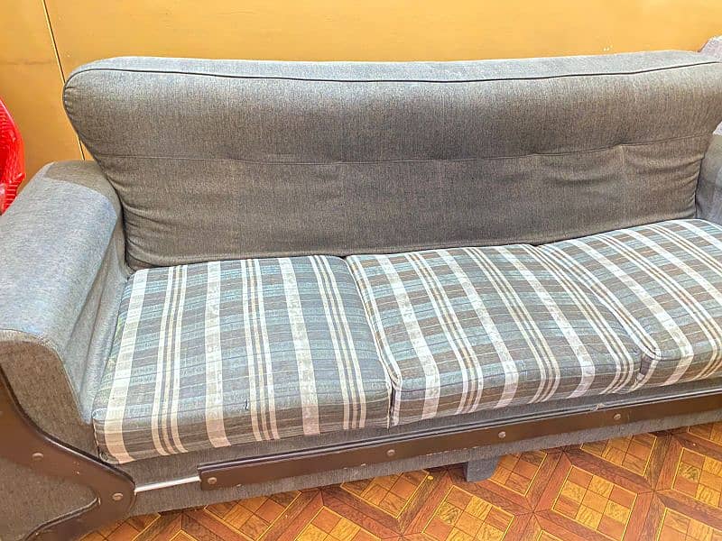 5 seater sofa with setty and table 4