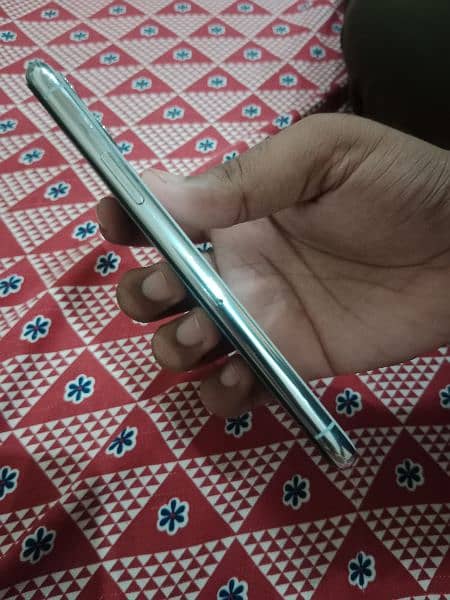 urgent sale iphone 11 pro white 256gb nonPTA 3