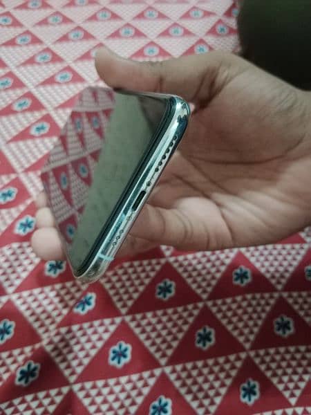 urgent sale iphone 11 pro white 256gb nonPTA 4