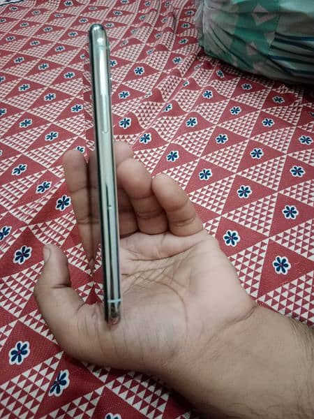 urgent sale iphone 11 pro white 256gb nonPTA 5